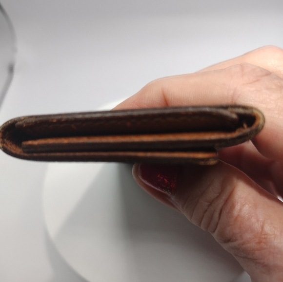 Louis Vuitton 4 Key Holder Case - Picture 10 of 12